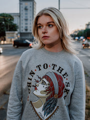 13stitches clothing, chin to the sky, tattooed girl wearind grey sweatshirt with traditional tattoo design of a woman, tattoo model trägt grauen pullover mit tattoo motiv frauenkopf