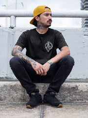 13stitches, still standing, tattooed boy wearing black t-shirt with chicken claw tattoo design, Tätowierter trägt schwarzes tshirt mit hühnerkaralle tattoo motiv